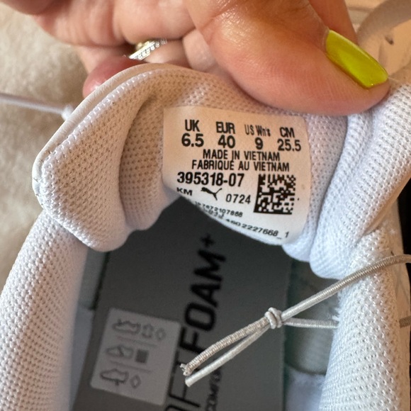 Puma Smash Platform Casual White Sneakers with Black and Gum Accents Size 9 NWT - Picture 8 of 9